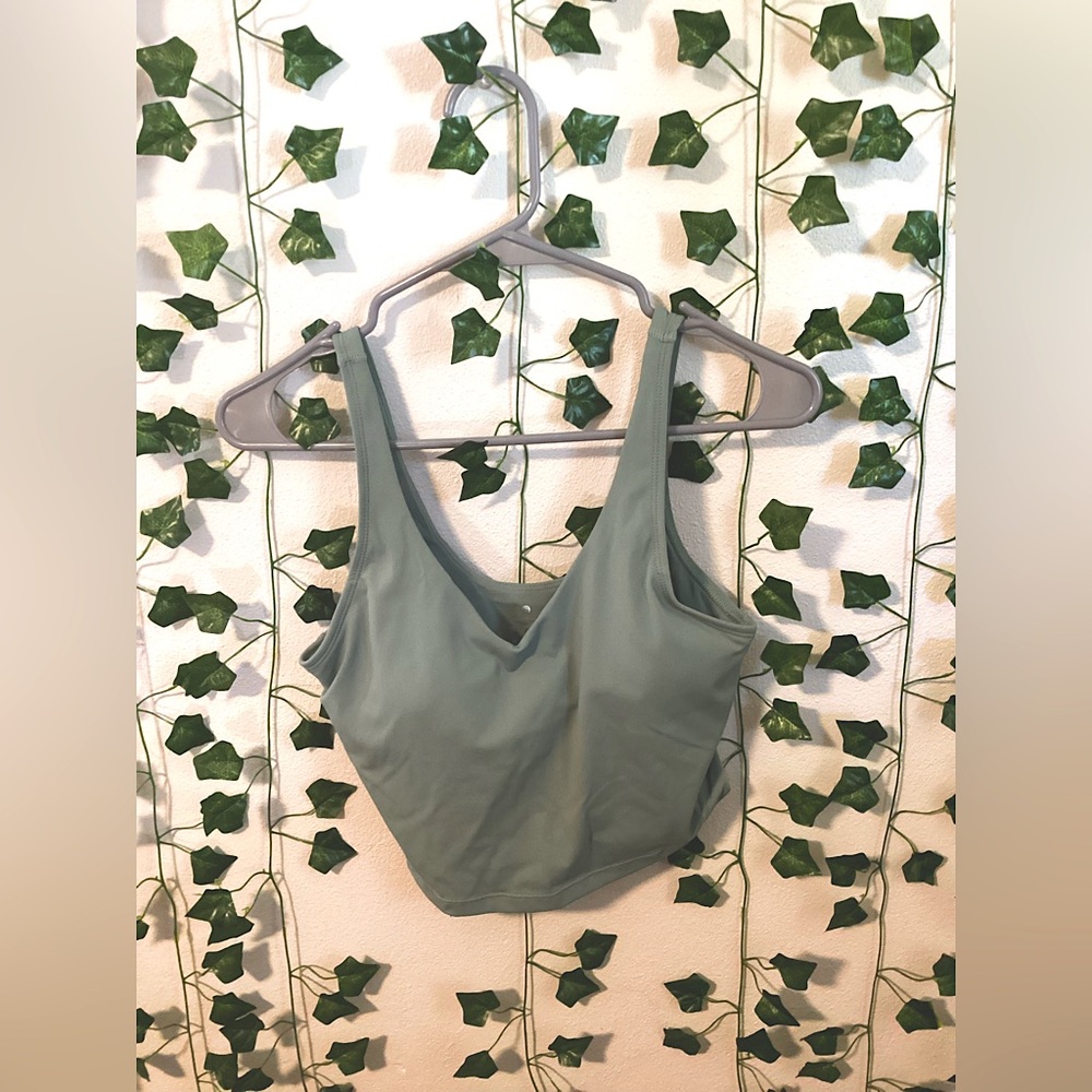 🍵Cute v-neck green tank🍵